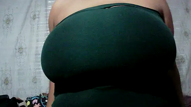 Snapshot of tripplexhoney101 chatting on November 2025 06:34:02 AM tripplexhoney101 online show from November 2025 06:34:02 AM