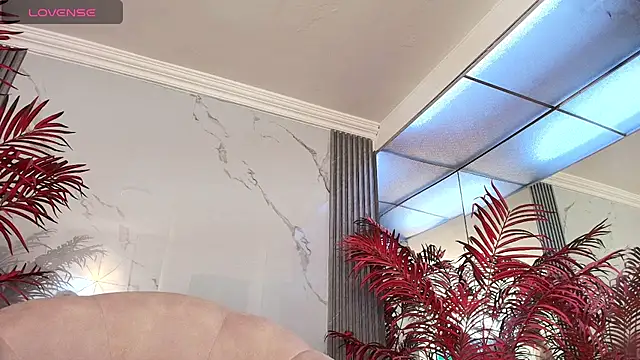 EvaHalsey online show from September 2025 07:36:02 PM