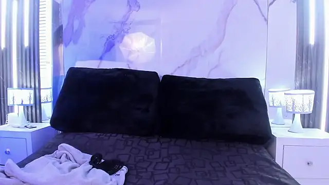 EvaHalsey online show from September 2025 07:49:01 PM