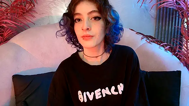 EvaHalsey online show from October 2025 07:36:02 PM