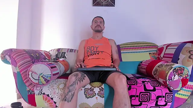 AndresSmith   online show from February 2025 01:01:01 PM