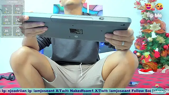 nakedfoam1 online show from December 2024 01:40:02 AM