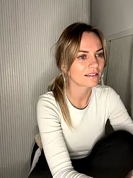 Snapshot of Milla__one chatting on November 2025 04:39:01 PM Milla one online show from November 2025 04:39:01 PM