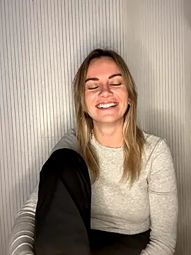 Snapshot of Milla__one chatting on November 2025 01:44:02 PM Milla one online show from November 2025 01:44:02 PM