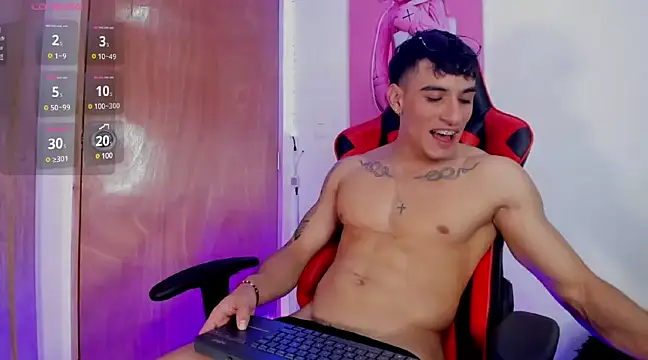 Snapshot of joseph_boy chatting on February 2025 03:31:02 PM joseph boy online show from February 2025 03:31:02 PM