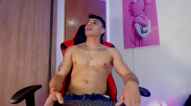 Snapshot of joseph_boy chatting on February 2025 01:43:01 PM joseph boy online show from February 2025 01:43:01 PM