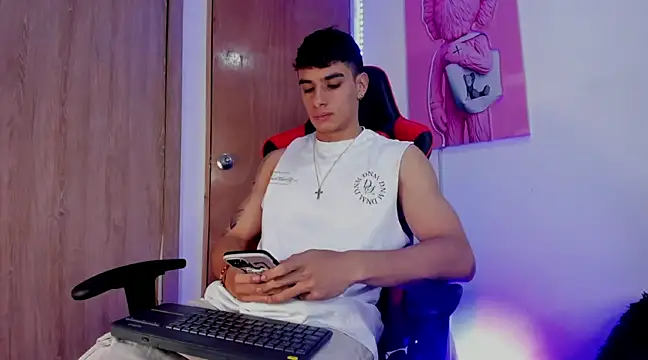 Snapshot of joseph_boy chatting on February 2025 12:47:01 PM joseph boy online show from February 2025 12:47:01 PM