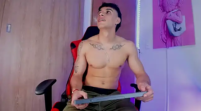 Snapshot of joseph_boy chatting on February 2025 03:40:01 PM joseph boy online show from February 2025 03:40:01 PM