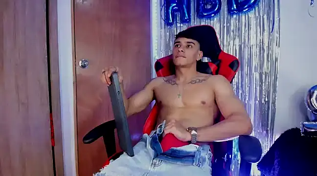 Snapshot of joseph_boy chatting on February 2025 03:53:01 PM joseph boy online show from February 2025 03:53:01 PM