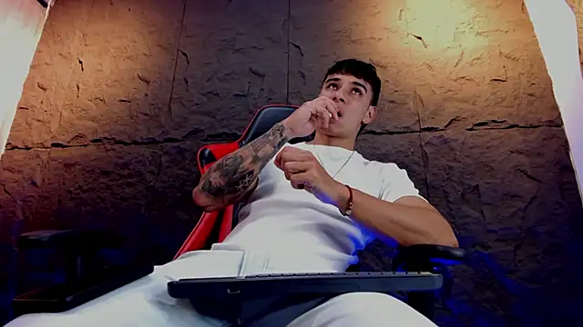 Snapshot of joseph_boy chatting on December 2025 11:47:01 AM joseph boy online show from December 2025 11:47:01 AM