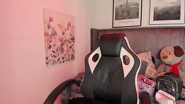 Alaia Cute online show from December 2025 02:49:01 AM