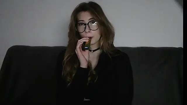 Snapshot of ErikaShyy chatting on December 2024 01:06:02 PM ErikaShyy online show from December 2024 01:06:02 PM