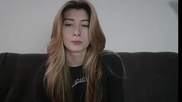 Snapshot of ErikaShyy chatting on January 2025 07:15:01 AM ErikaShyy online show from January 2025 07:15:01 AM