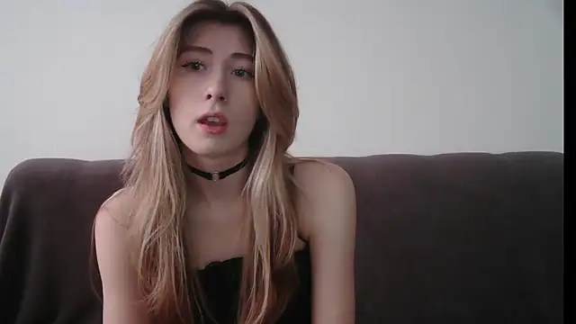 Snapshot of ErikaShyy chatting on February 2025 07:18:02 AM ErikaShyy online show from February 2025 07:18:02 AM