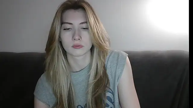 Snapshot of ErikaShyy chatting on February 2025 03:20:01 PM ErikaShyy online show from February 2025 03:20:01 PM