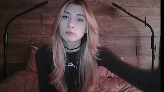 Snapshot of ErikaShyy chatting on March 2025 11:10:02 AM ErikaShyy online show from March 2025 11:10:02 AM