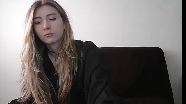 Snapshot of ErikaShyy chatting on September 2025 03:11:01 PM ErikaShyy online show from September 2025 03:11:01 PM