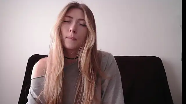 Snapshot of ErikaShyy chatting on September 2025 10:19:01 AM ErikaShyy online show from September 2025 10:19:01 AM