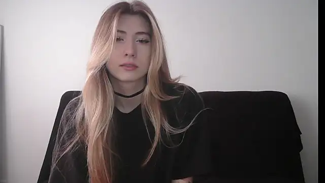 Snapshot of ErikaShyy chatting on October 2025 09:41:02 AM ErikaShyy online show from October 2025 09:41:02 AM