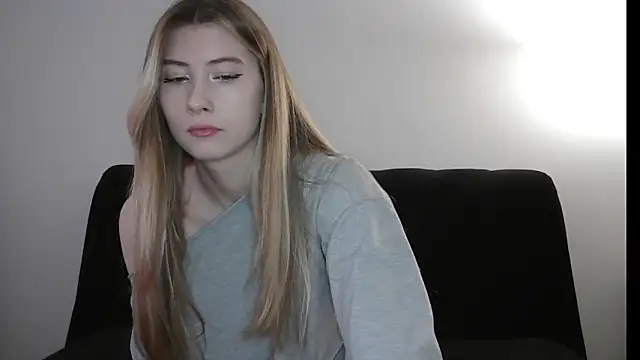 Snapshot of ErikaShyy chatting on November 2025 10:59:01 AM ErikaShyy online show from November 2025 10:59:01 AM