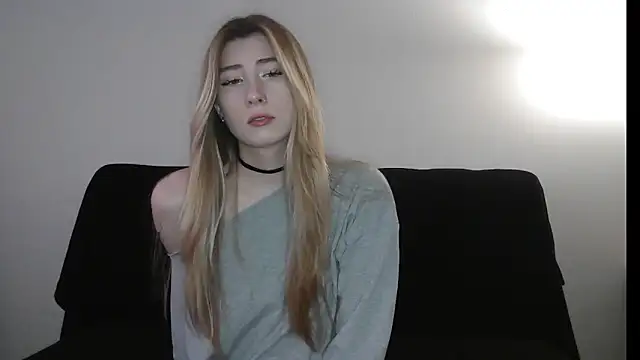 Snapshot of ErikaShyy chatting on December 2025 11:14:02 AM ErikaShyy online show from December 2025 11:14:02 AM