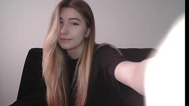 Snapshot of ErikaShyy chatting on December 2025 10:34:02 AM ErikaShyy online show from December 2025 10:34:02 AM