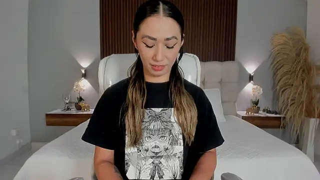 Emma23   online show from April 2026 09:32:02 AM