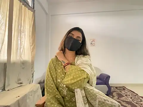 Snapshot of MaYaa__11 chatting on December 2024 10:53:02 AM MaYaa 11 online show from December 2024 10:53:02 AM