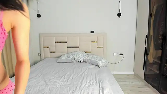 Lola Peach online show from February 2026 05:17:02 AM