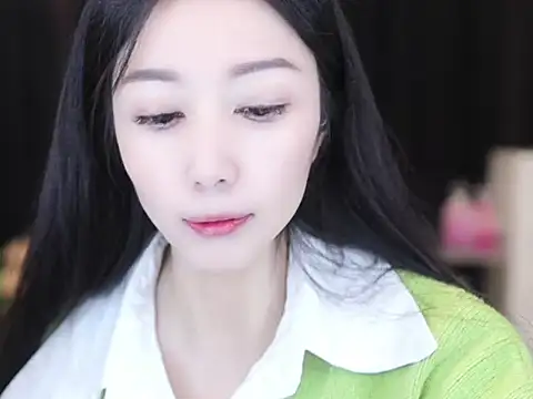 Snapshot of Nuyoah-77 chatting on October 2025 12:10:02 AM Nuyoah-77 online show from October 2025 12:10:02 AM