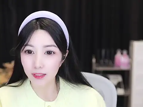 Snapshot of Nuyoah-77 chatting on November 2025 03:56:01 PM Nuyoah-77 online show from November 2025 03:56:01 PM