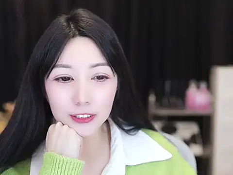 Snapshot of Nuyoah-77 chatting on November 2025 03:46:01 PM Nuyoah-77 online show from November 2025 03:46:01 PM