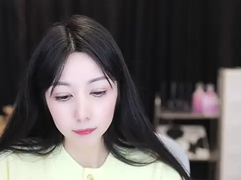 Snapshot of Nuyoah-77 chatting on November 2025 04:16:01 PM Nuyoah-77 online show from November 2025 04:16:01 PM