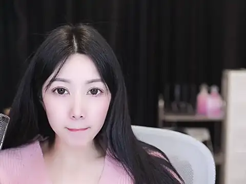 Snapshot of Nuyoah-77 chatting on November 2025 04:06:01 PM Nuyoah-77 online show from November 2025 04:06:01 PM