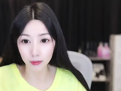 Snapshot of Nuyoah-77 chatting on November 2025 04:03:01 PM Nuyoah-77 online show from November 2025 04:03:01 PM