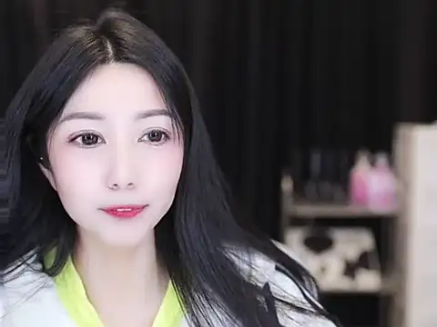 Snapshot of Nuyoah-77 chatting on November 2025 01:28:01 PM Nuyoah-77 online show from November 2025 01:28:01 PM