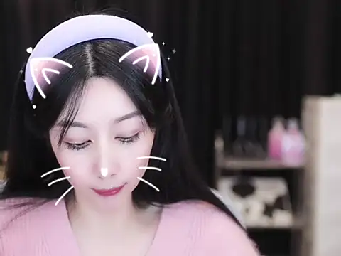 Snapshot of Nuyoah-77 chatting on November 2025 04:18:02 PM Nuyoah-77 online show from November 2025 04:18:02 PM