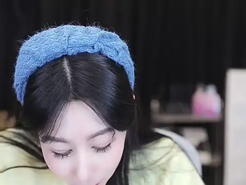 Snapshot of Nuyoah-77 chatting on November 2025 02:31:02 PM Nuyoah-77 online show from November 2025 02:31:02 PM