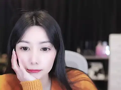 Snapshot of Nuyoah-77 chatting on December 2025 01:05:02 PM Nuyoah-77 online show from December 2025 01:05:02 PM