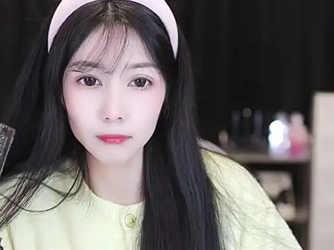 Snapshot of Nuyoah-77 chatting on December 2025 01:26:01 PM Nuyoah-77 online show from December 2025 01:26:01 PM