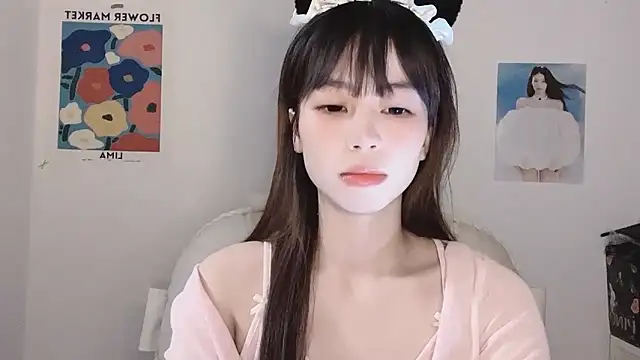 Snapshot of -Hottie chatting on November 2025 03:57:02 PM -Hottie online show from November 2025 03:57:02 PM