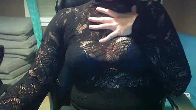 Snapshot of Raptor82 chatting on October 2025 07:33:02 PM Raptor82 online show from October 2025 07:33:02 PM