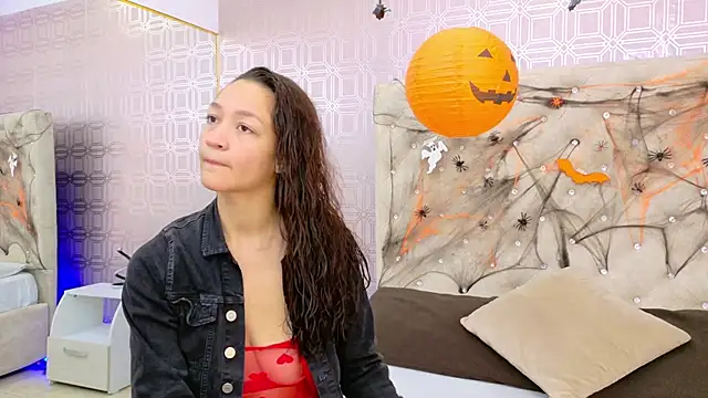 Snapshot of SaaraBrown chatting on October 2025 12:15:01 PM SaaraBrown online show from October 2025 12:15:01 PM