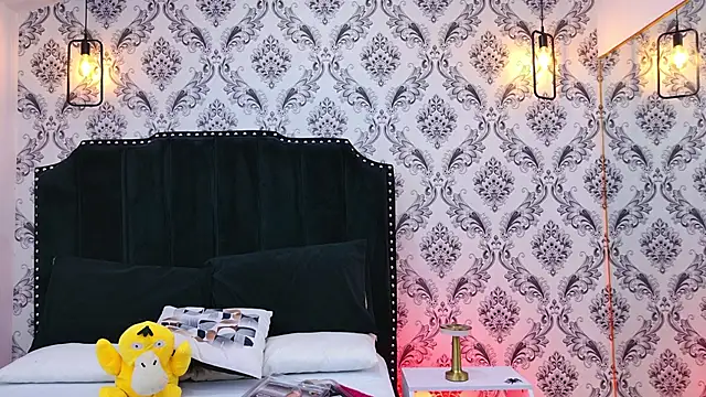 Snapshot of SaaraBrown chatting on November 2025 12:06:02 PM SaaraBrown online show from November 2025 12:06:02 PM