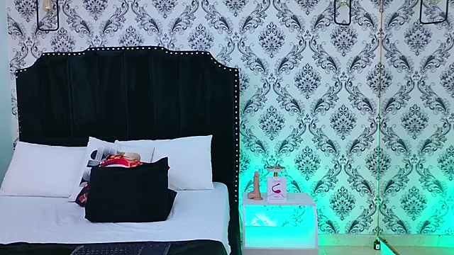 Snapshot of SaaraBrown chatting on November 2025 04:17:01 PM SaaraBrown online show from November 2025 04:17:01 PM