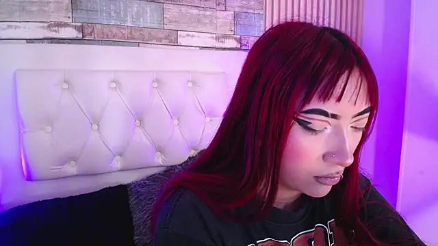 Snapshot of Mia_Rinn chatting on December 2024 02:24:02 PM Mia Rinn online show from December 2024 02:24:02 PM