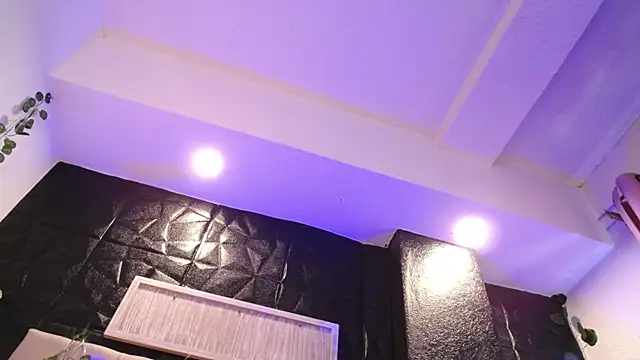 Snapshot of Mia_Rinn chatting on December 2024 04:47:02 PM Mia Rinn online show from December 2024 04:47:02 PM