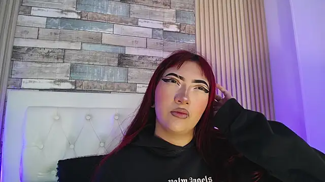 Snapshot of Mia_Rinn chatting on December 2024 01:28:01 PM Mia Rinn online show from December 2024 01:28:01 PM