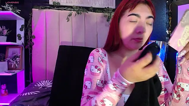 Snapshot of Mia_Rinn chatting on December 2024 01:38:02 PM Mia Rinn online show from December 2024 01:38:02 PM