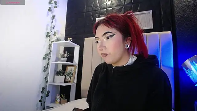 Snapshot of Mia_Rinn chatting on December 2024 01:43:02 PM Mia Rinn online show from December 2024 01:43:02 PM